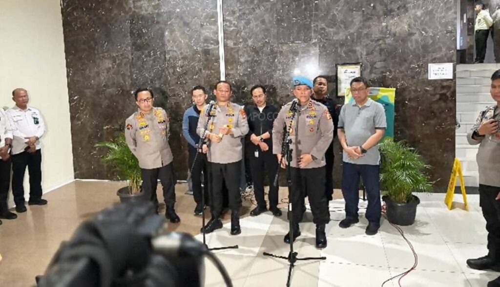 anggota brimob digiring ke mabes polri