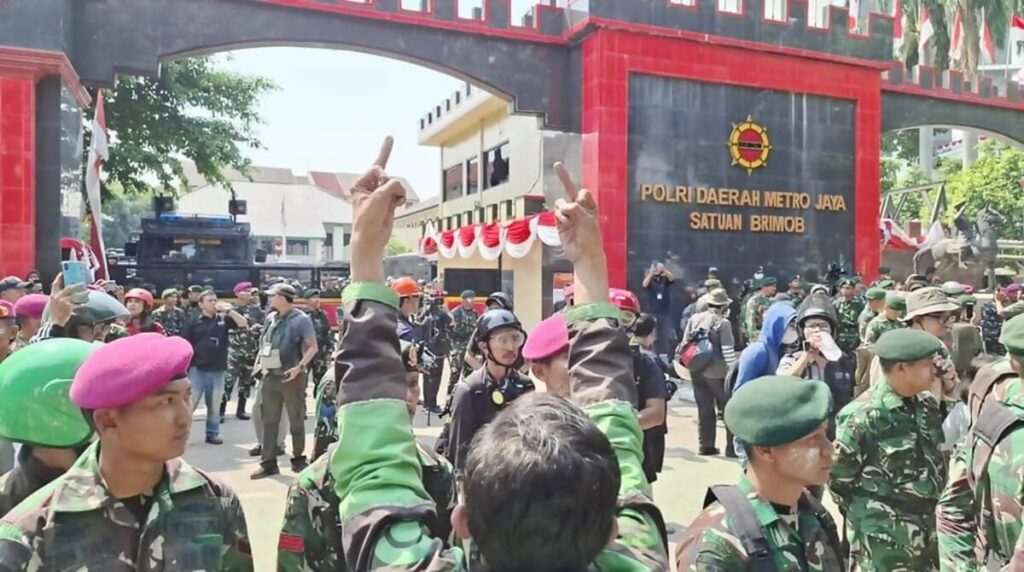 ojol mengepung mako brimob kwitang