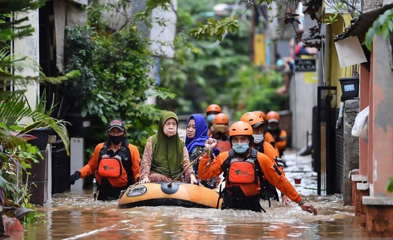 menjaga kebersihan saluran air